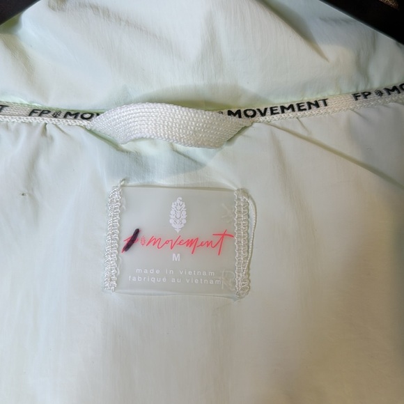 Free People FP Movement Sight Seein’ Puffer Vest Medium - Picture 9 of 10